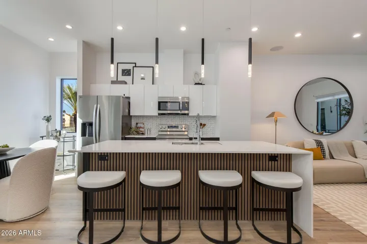 Eat-in kitchen with island bar seating