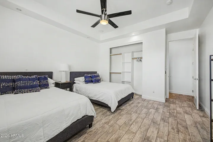 Oversized bedroom 4