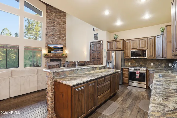 SOARING 25' ceiling brings the outdoors in.