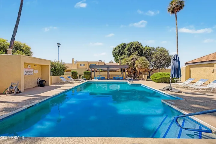 SPARKLING BLUE COMMUNITY POOL