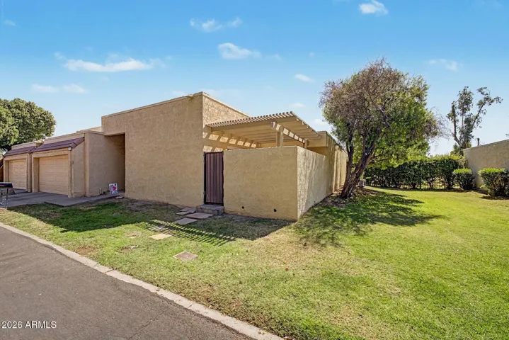 END UNIT PRIVACY + 2 CAR