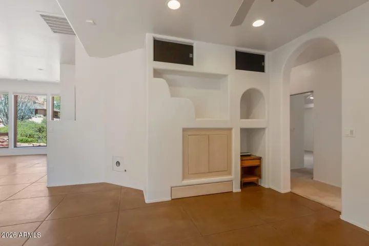 Separate sitting/reading area off kitchen dining room