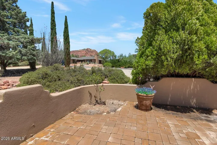 Front Courtyard w/red rock views