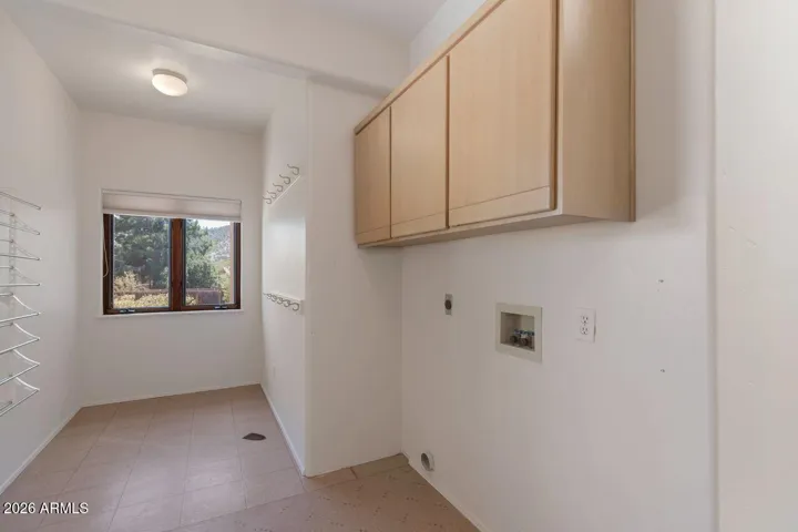 Oversize laundry room