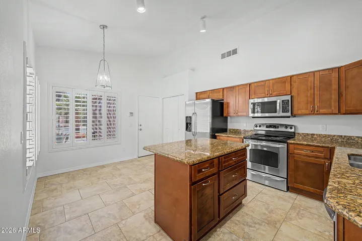 Eat-in kitchen