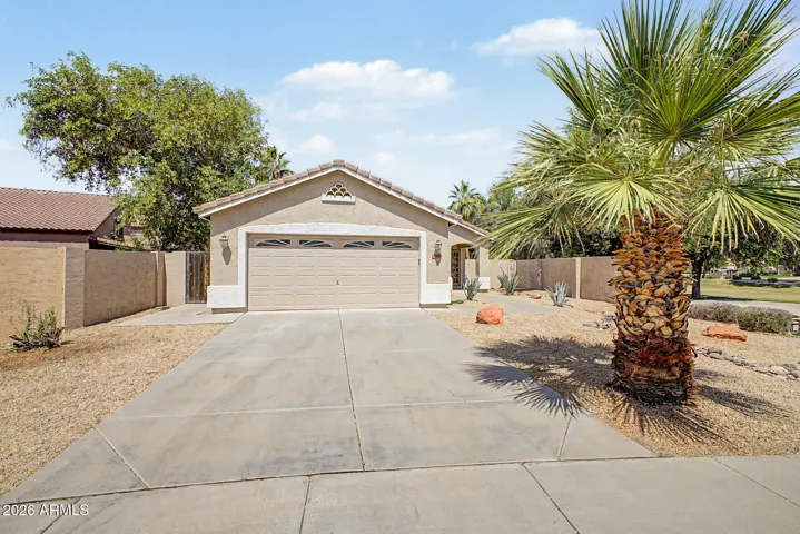 1046 N San Benito Dr