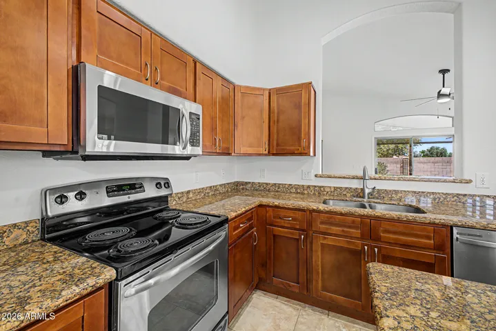 Granite countertops & stainless steel appliances