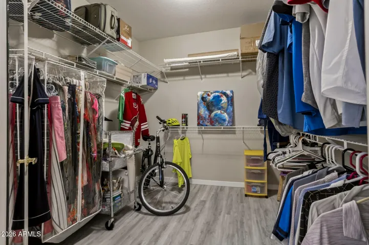 Prilary Walk-In Closet