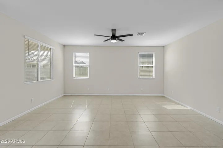 LARGE LICING ROOM AREA