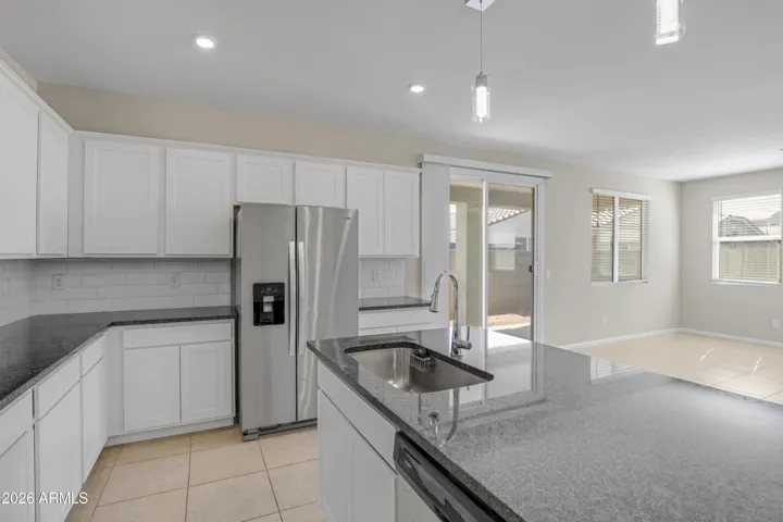 SIDE BY SIDE FRIDGE INCLUDED!
