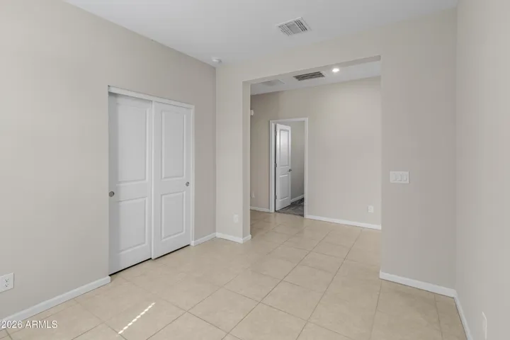 FLEX ROOM PERFECT FOR THAT HOME OFFICE, WORKOUT OR HOBBY ROOM OR PERFECT AS A 4TH BEDROOM!