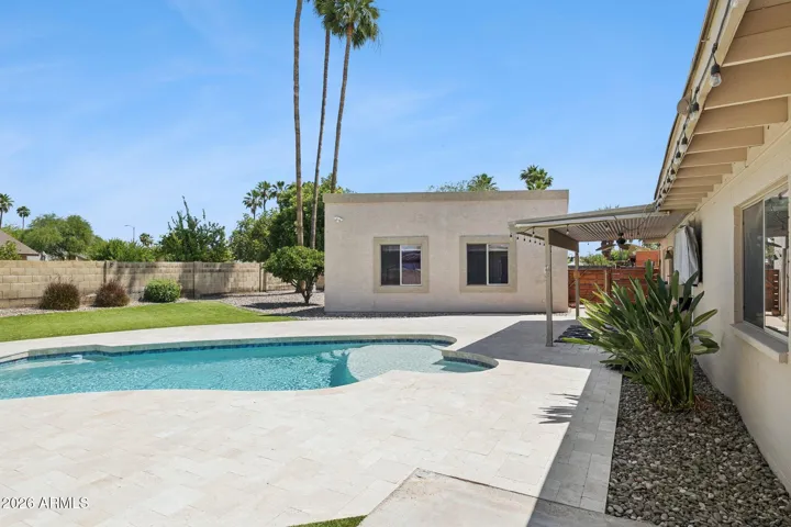 442 ft guest house with separate entrance