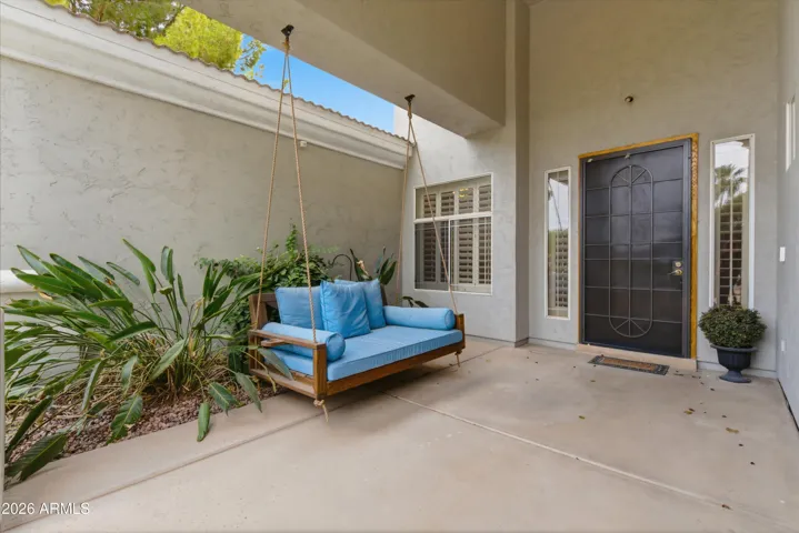 Entry Way - Large front porch