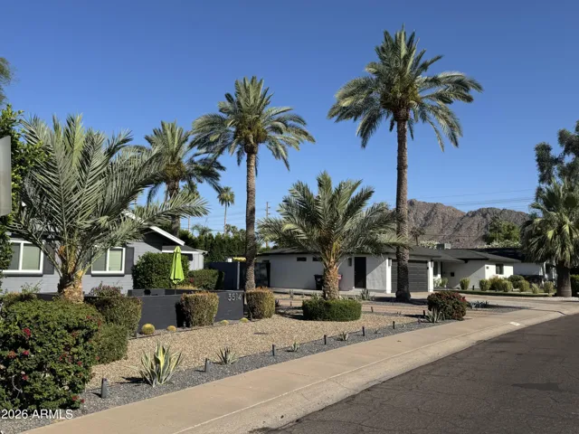 Front of home with views of Camelback mountain