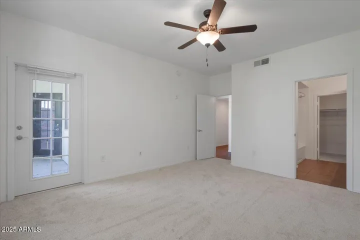Primary Bedroom w Ensuite Bathroom