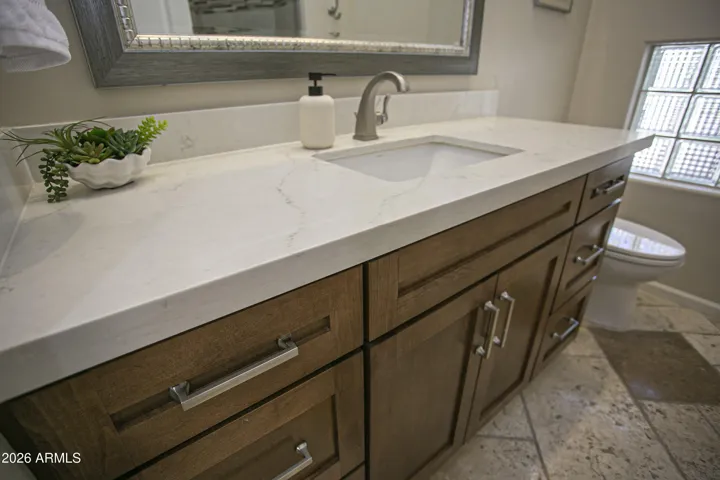 Stunning cabinets go with everything!