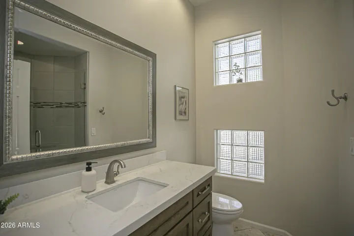 Guest bathroom 2