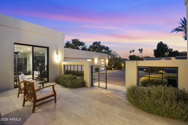 Front patio firework view spot
