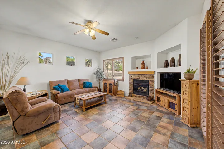 ENJOY THIS ENTERTAINING AREA!
