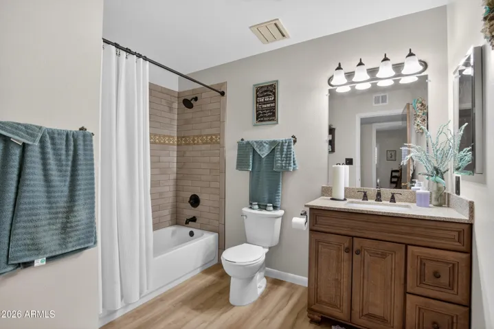 Updated bathroom w/ tiled surround tub / shower.