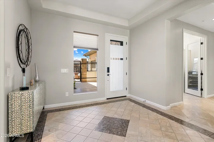 TO DEN/OFFICE & GUEST SUITE