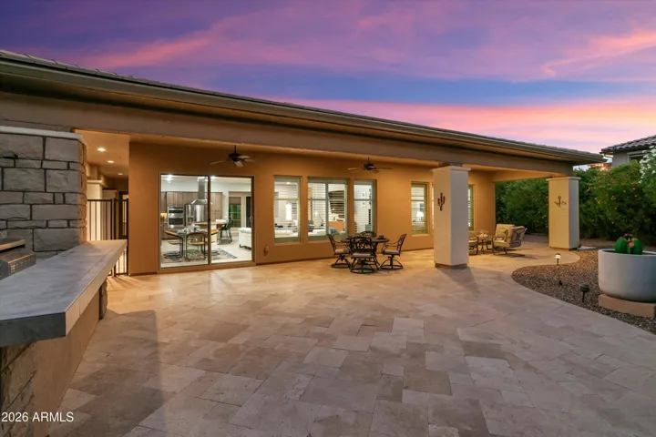 INDOOR/OUTDOOR ENTERTAINING