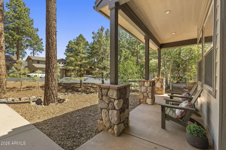 Front patio area to relax & enjoy the views.