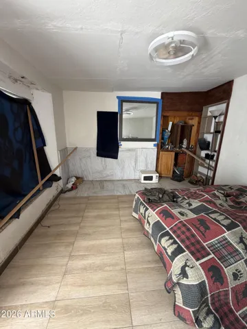 Detached Extra Bedroom with private entrance