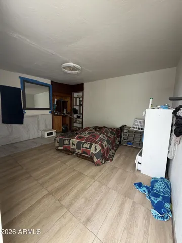 Detached Extra Bedroom with private entrance