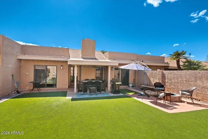 Private North Scottsdale backyard with covered patio, turf lawn, and outdoor dining space