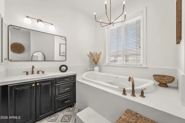 Jetted / Soak Tub