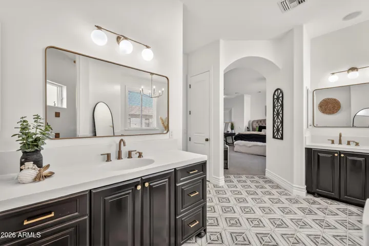 Newly Renovated Huge Master Bath