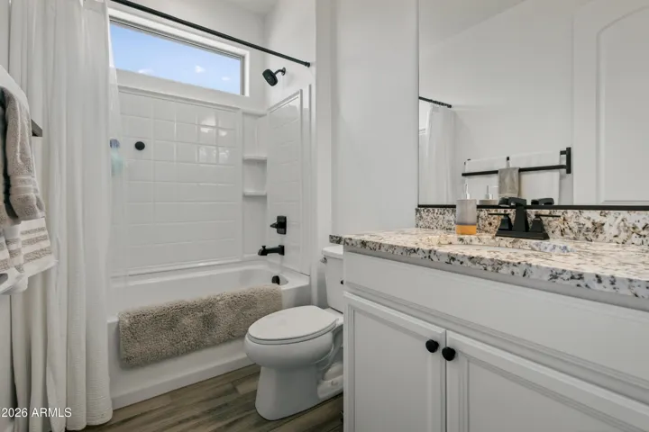 Large and bright bath with granite counters