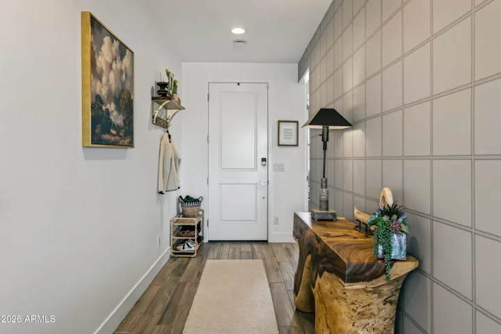 Inviting entrance with a designer's touch!