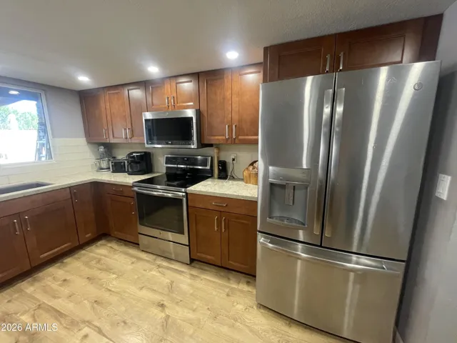 Kitchen - Oven, microwave, & refrigerator