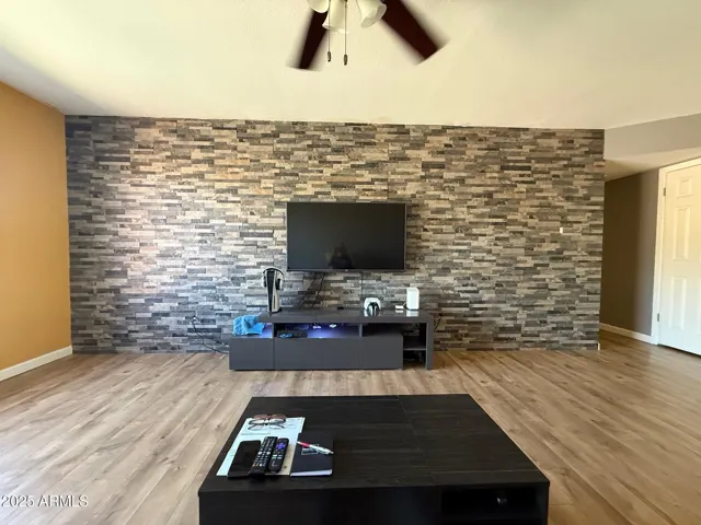 Living Room - Beautiful accented wall!