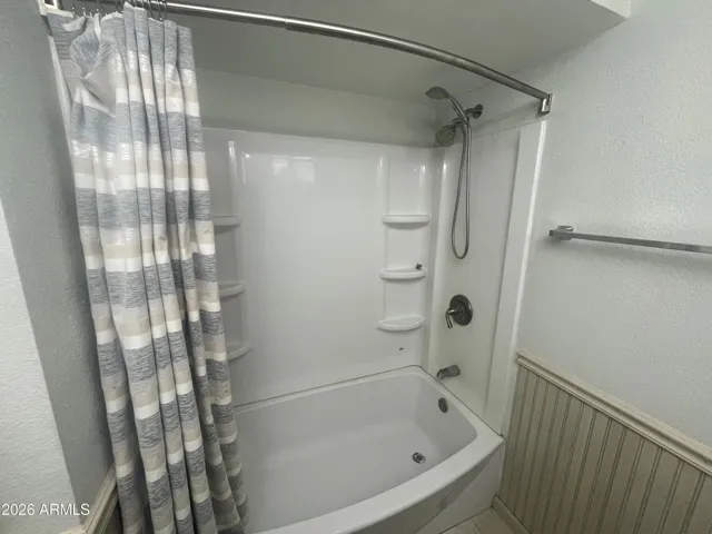 Secondary Bathroom Bathtub & Shower
