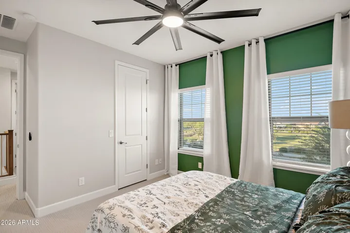 Bed 4 with beautiful views of the park