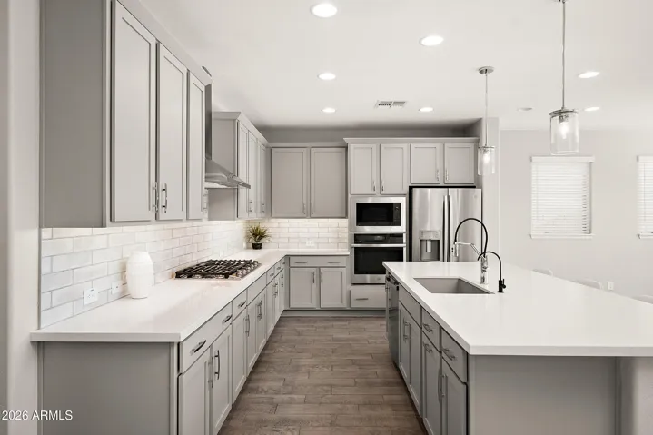 Gas cooktop and quartz countertops