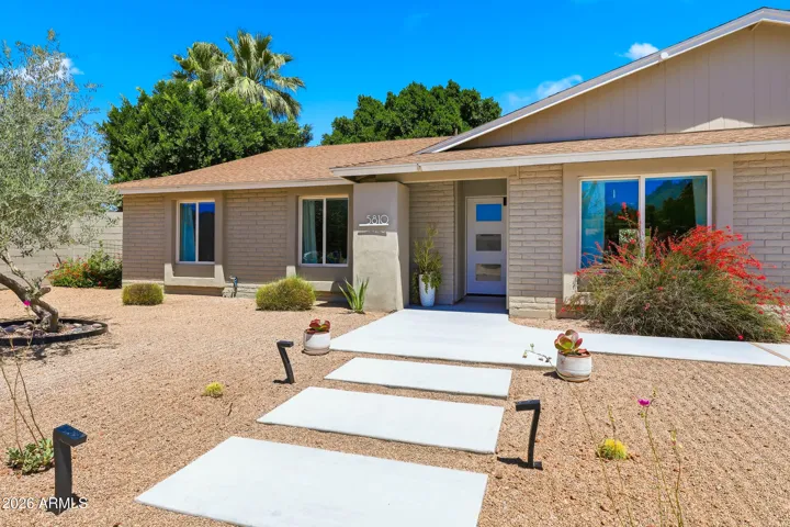 Contemporary Desert Landscaping