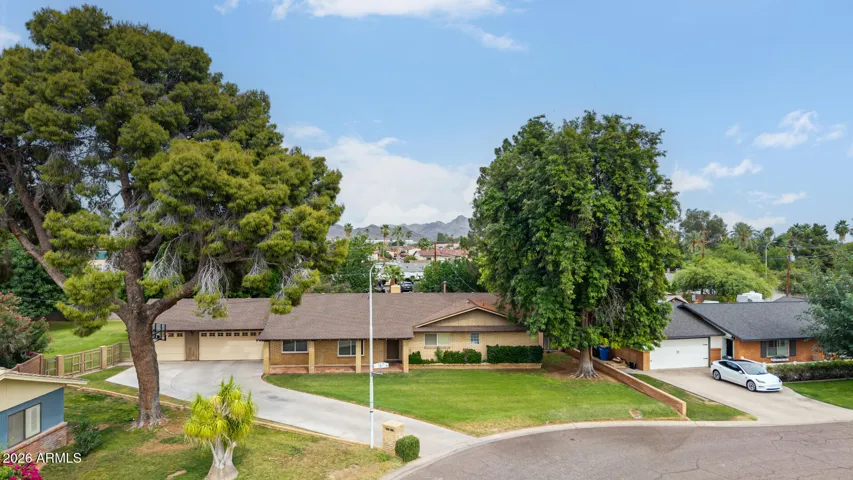 Nearly 1/2 acre lot on North Central Phoenix quiet dead-end street 19,513 SF lot