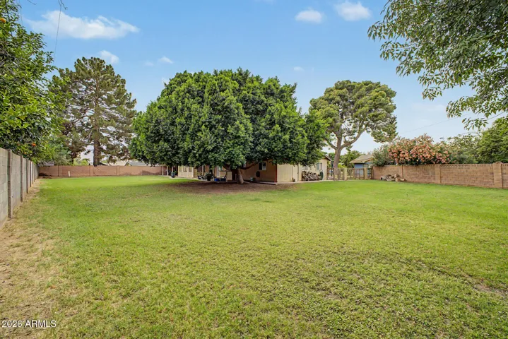 19,513 sf lot on quiet dead-end street in North Central Phoenix