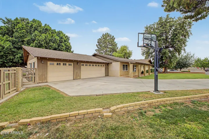 Nearly 1/2 acre lot on North Central Phoenix quiet dead-end street 19,513 SF lot