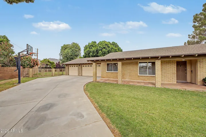 19,513 sf lot on quiet dead-end street in North Central Phoenix