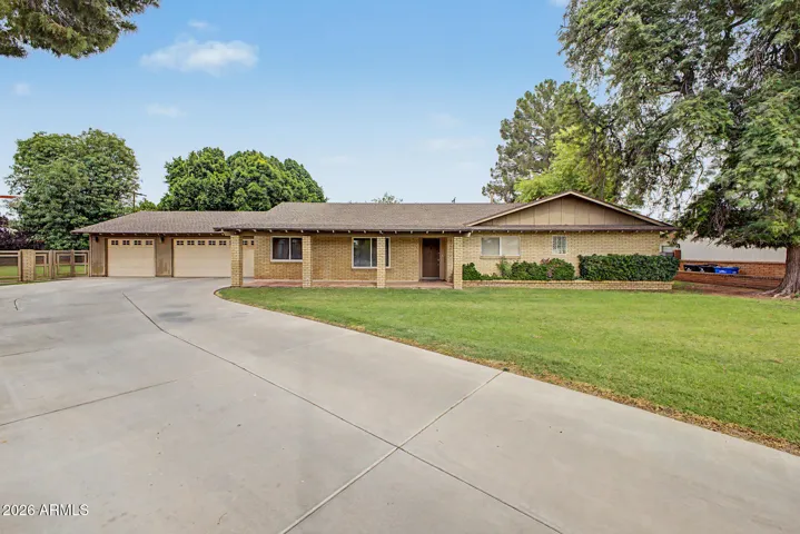 Nearly 1/2 acre lot on North Central Phoenix quiet dead-end street 19,513 SF lot