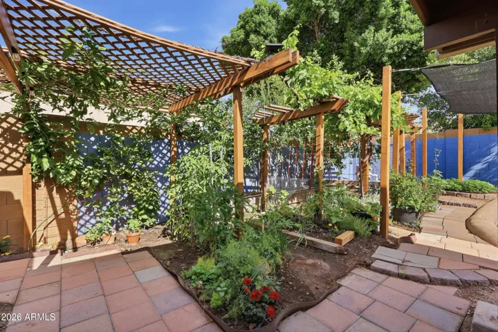 Mature garden ready for you to take over!