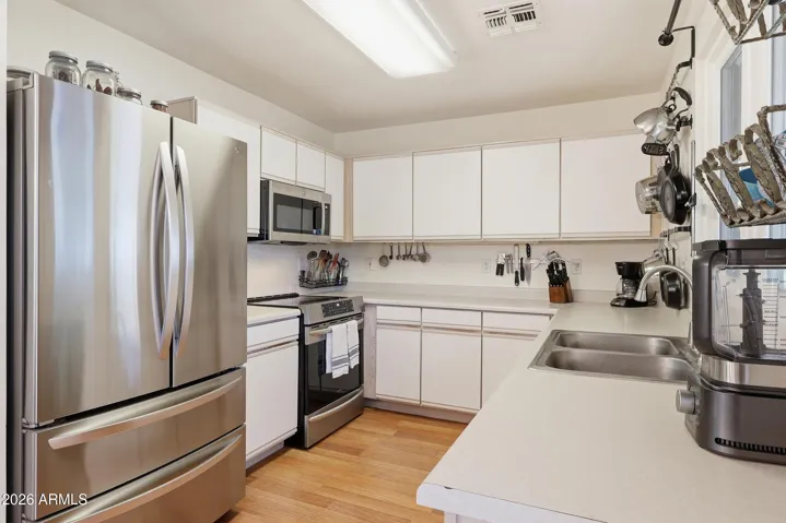 I come with appliances!