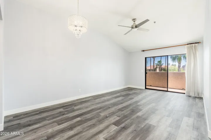 Dining room / living room with balcony