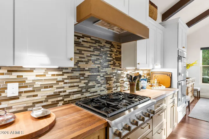 Gas cooktop.