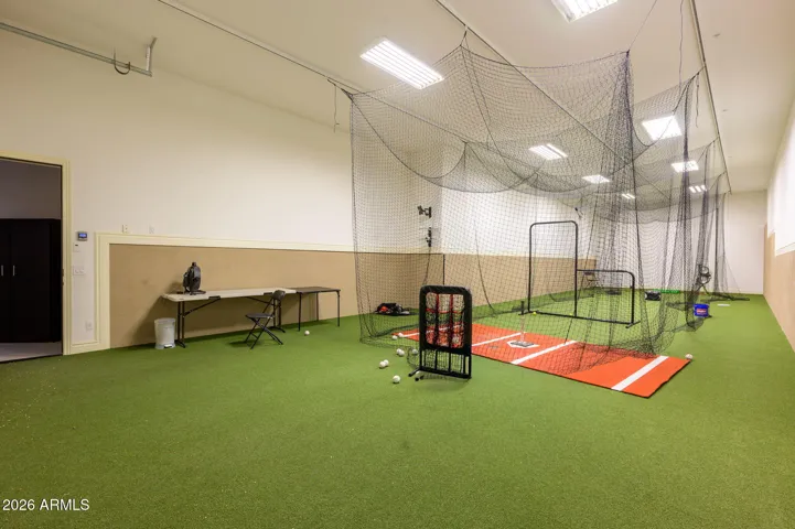6 car garage/Flex Space